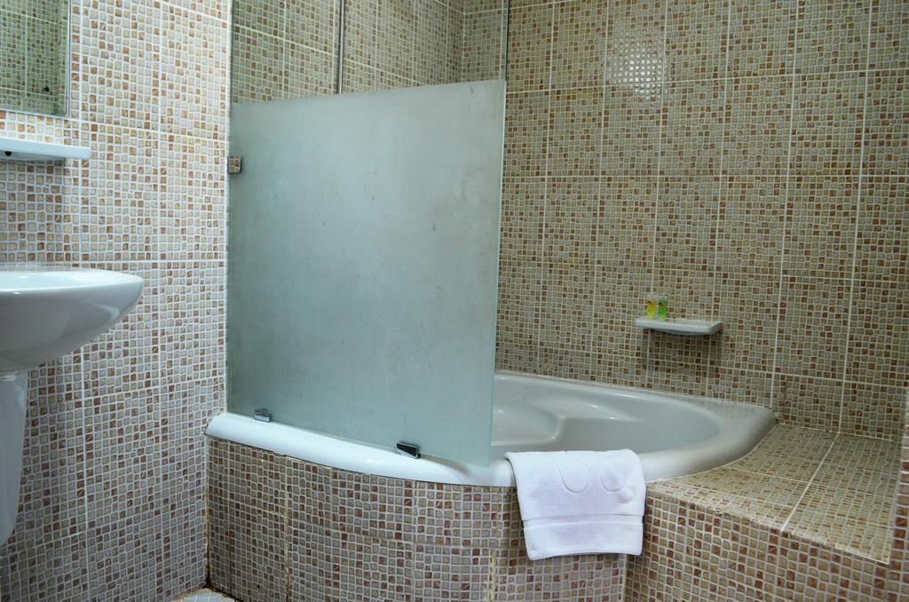 President Suites Apartments Manama Exterior photo
